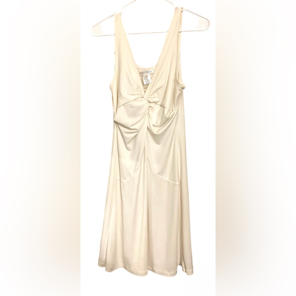Elegant Cream Sleeveless Dress - Picture 10 of 11